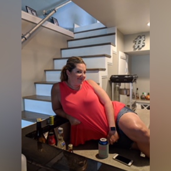 Meet your Posher, Traci - Picture 6 of 6